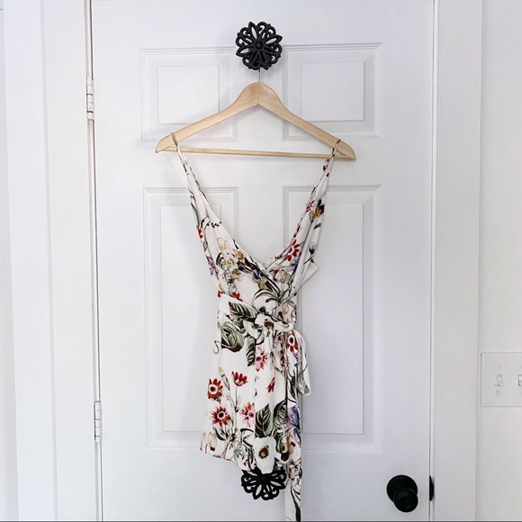 LULU’S Sprout and About White Floral Print Wrap Romper Sz Small - Picture 4 of 11